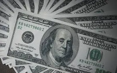 dolar:-moeda-fecha-em-alta-com-indicacao-de-warsh-ao-fed-e-enfraquecimento-das-commodities